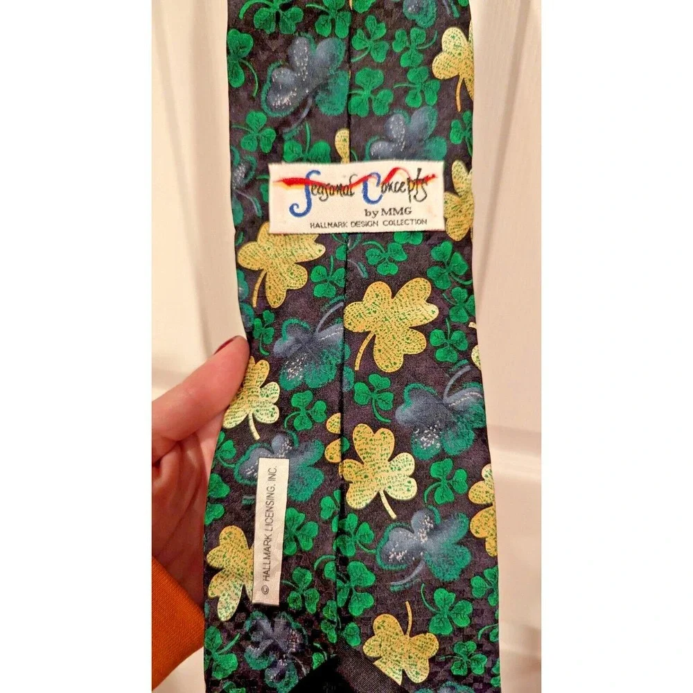 Hallmark Necktie Green Gold St Patricks Day Shamrock‎ Holiday Irish Tie